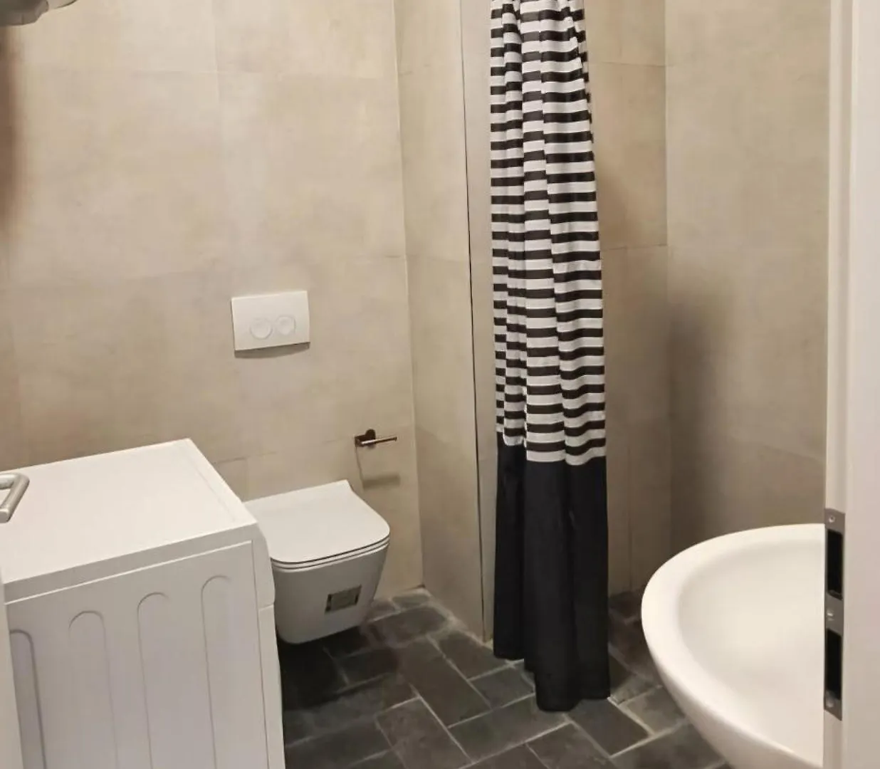 Modern Mountain View P&E Tirana Apartment Netflix Included