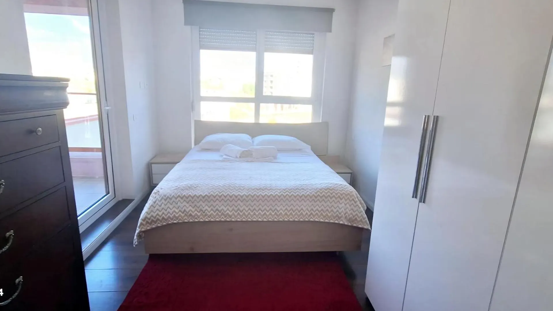 Modern Mountain View P&E Tirana Apartment Netflix Included